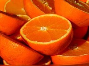 витамин С, съдържащ се в портокалите, се елиминира от никотина